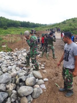 Pembangunan Jalan Makadam TMMD Jatiroyom Akan Rampung Tepat Waktu