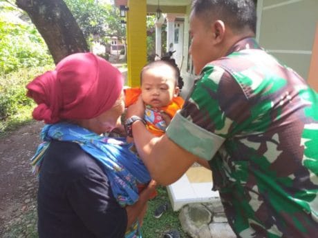 Balita Juga Jadi Sasaran Komsos Anggota Satgas TMMD Jatiroyom