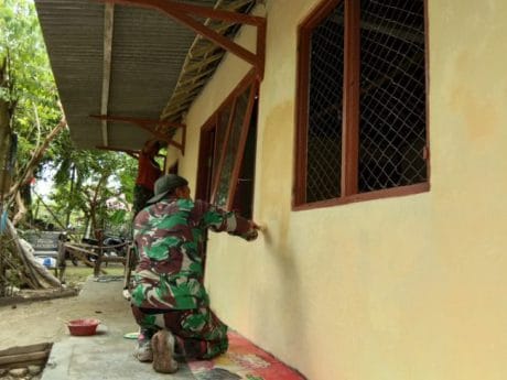 TMMD Kodim 0811 Tuban, Rehap Rumah RTLH Sampai Pada Tahap Pengecatan