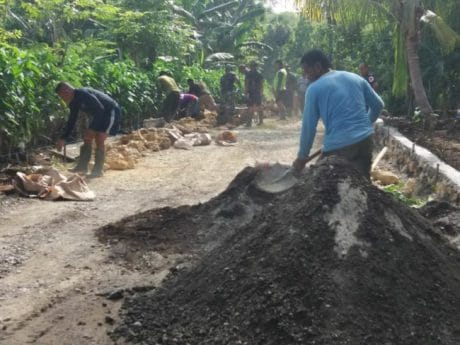 Demi Sukseskan TMMD, TNI Rela Bekerja Walau Hari Libur