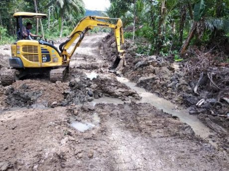 Parit di Jalan Produksi Mulai Digarap