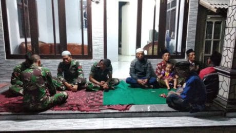 Satgas TMMD 104 Jember Berbaur Bersama Warga Dengan Membaca Yasinan