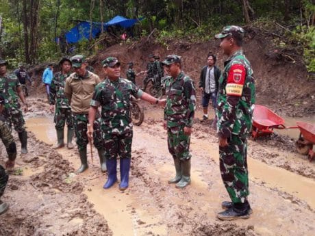PANGDAM XIV/HASANUDDIN TINJAU LANGSUNG LOKASI TMMD DI TOMPOBULU KABUPATEN MAROS
