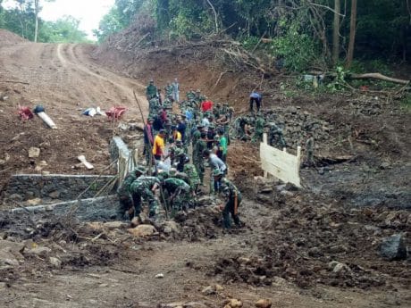 HARI KESEMBILAN TMMD KODIM 1422/MAROS BERHASIL TEMBUS PERINTISAN JALAN