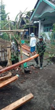 Bersama Warga, Satgas TMMD 104 Jember Kebut Pembangunan RTLH Untuk Segera di Huni