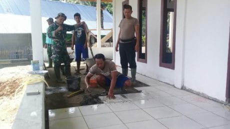 Selain pemasangan tegel di tempat wudhu