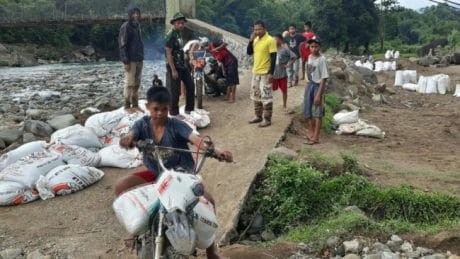 Anak-anak Antusias Ambil Bagian Dalam TMMD ke-104 Tahun 2019 Kodim 1422/Maros