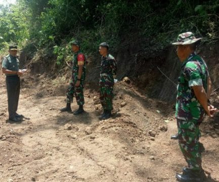 Kehadiran Aster Kasdam di lokasi itu