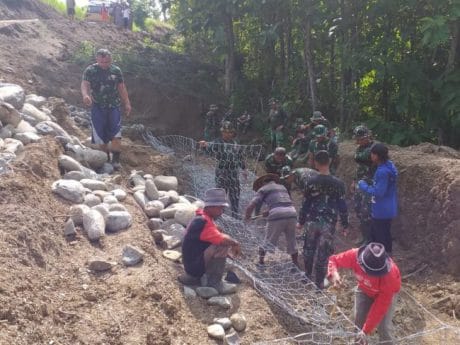 Cara Satgas TMMD Jalin Kedekatan Dengan Rakyat di Lokasi Sasaran Fisik