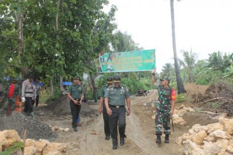 Kehadiran Pangdam bersama rombongan di lokasi TMMD