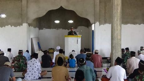 Begini Prajurit Satgas TMMD jadi Khatib Jumat