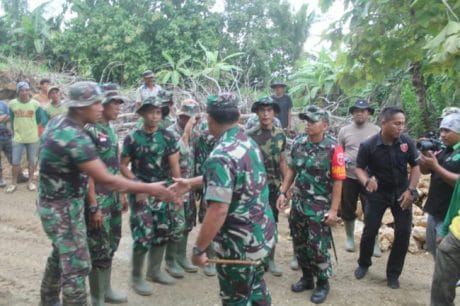 Pangdam XIV/Hasanuddin bersama rombongan