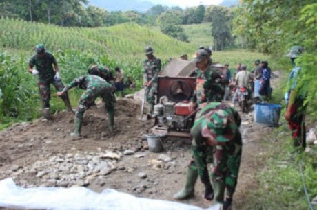 “COR JALAN UNTUK WARGA DESA TUNGKA”
