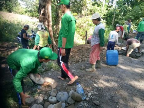 Kompak !!! Satgas dengan warga