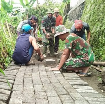 TMMD 104 Kodim 0824/Jember Prioritaskan Pasang Paving di Dsn. Paleran