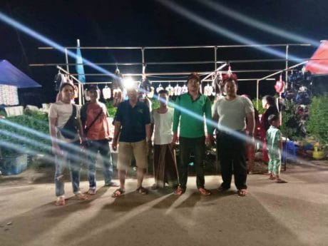 Karang Taruna Jatiroyom dan TNI Pemalang, Fasilitasi Pedagang Pasar Tiban