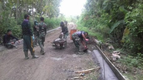 PEMBANGUNAN TALUD TERUS BERLANJUT