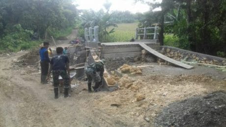 Terlihat anggota yang melaksanakan pekerjaan