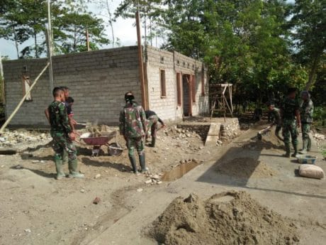 Mempercepat Plesterisasi Rumah Tiga Pilar