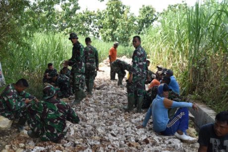 Satgas TMMD Tuban Diminta Tingkatkan Kerjasama Dengan Warga