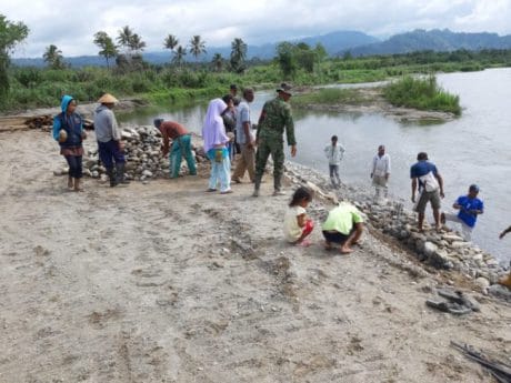 Gerobak Dorong Sebagai Saksi Jembatan Kura-Kura