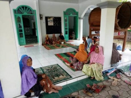 Nini-nini Jatiroyom Bodeh Pemalang Doakan TNI dan Cuaca