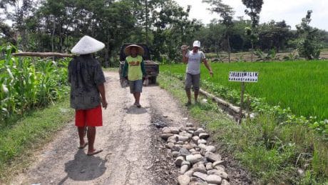 Agar Distribusi Material TMMD Pemalang Lancar, Asep Tutup Lubang Desa