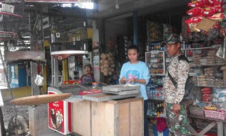 Penjual Burung Depan Bendung Kaliwadas Pemalang, Raup Untung Lebih