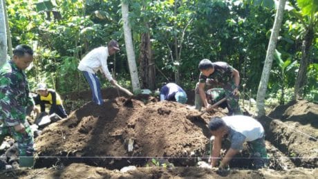 Satgas TMMD Ke 104 Kodim 0824/Jember Kerjakan MCK Krajan