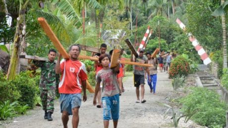 TNI Bersama Masyarakat dan Mahasiswa, Gotong – Royong di Lokasi Baksos dan Yankes