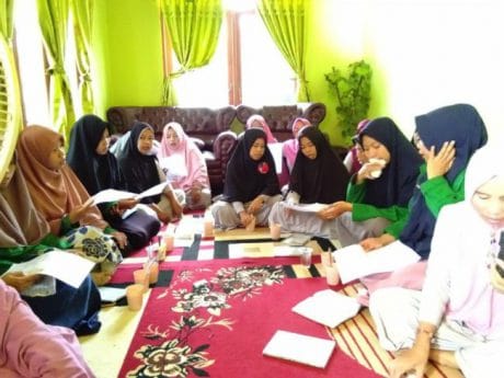 Kegiatan ini dihadiri oleh para mahasiswa dan ibu-ibu desa Tungka