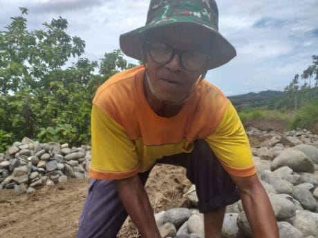 Bantuan Terus Datang Dari Warga Tetangga TMMD Jatiroyom