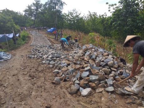 Material Lancar, Jalan Makadam diPastikan Rampung Sesuai Target