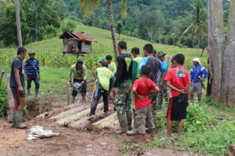 Keberadaan jembatan di atas kali kecil