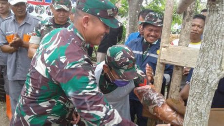 Inseminasi buatan ini merupakan kali pertama dilakukan dalam program TMMD 104