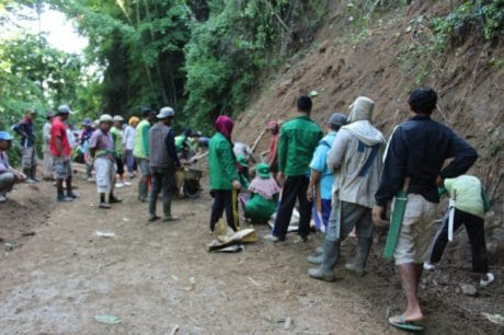 Partisipasi Mahasiswa IAIN Palopo di lokasi TMMD