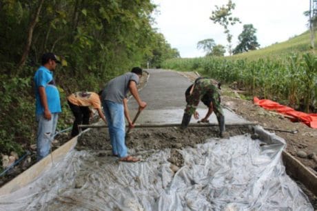 Desa Tungka dengan Desa Temban sepanjang 1000 meter