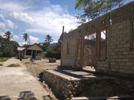 Kantor Tiga Pilar Desa Kapiroe Segera Rampung