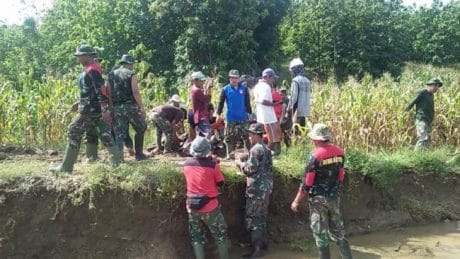 Lettu rano bersama anggota berangkat kerja