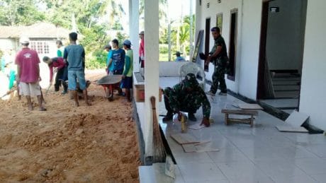 SATGAS TMMD KONAWE BENAHI RUMAH IBADAH