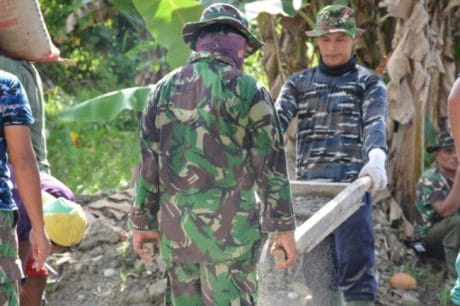 Dansatgas TMMD ke-104 Beri Apresiasi Atas Kegiatan Belajar Sore Hari