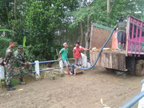 Perjuangan Pengambilan Air Pengecoran Jalan Jatiroyom-Parunggalih Pemalang