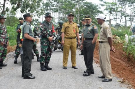 Mayjen TNI Endang Optimis, Masyarakat Poncol Terbantu Dengan Adanya Jalan Baru