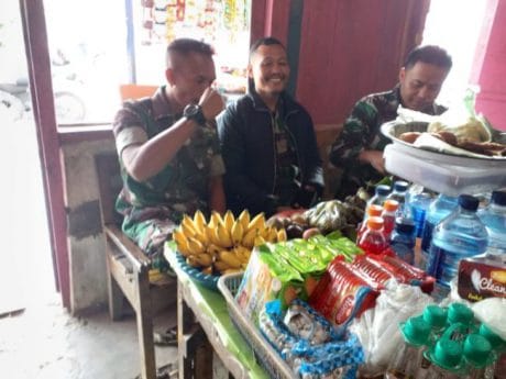 Warung Sutriyah dijadikan Tempat Mengisi Amunisi Anggota Satgas TMMD Jatiroyom