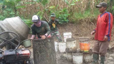 Pekerjaan Rabat Beton terus di Kebut TMMD Jatiroyom