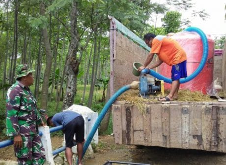Satgas TMMD Jatiroyom Suplai Air Dengan Toren Percepat Rabat Beton