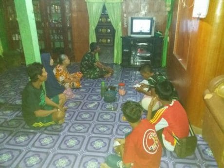 Setiap malam hari saat istirahat kami sekeluarga bersama