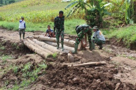 Jembatan darurat Dikebut
