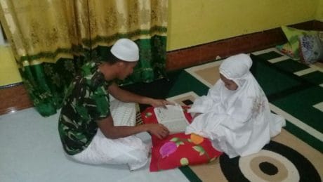Ketika Prajurit TNI Menjadi Guru Ngaji