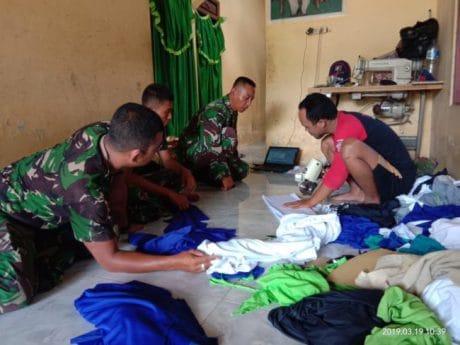Dan SST 2 Satgas TMMD 104 Kodim Tuabn Lakukan Komsos di Pengusaha Konfeksi